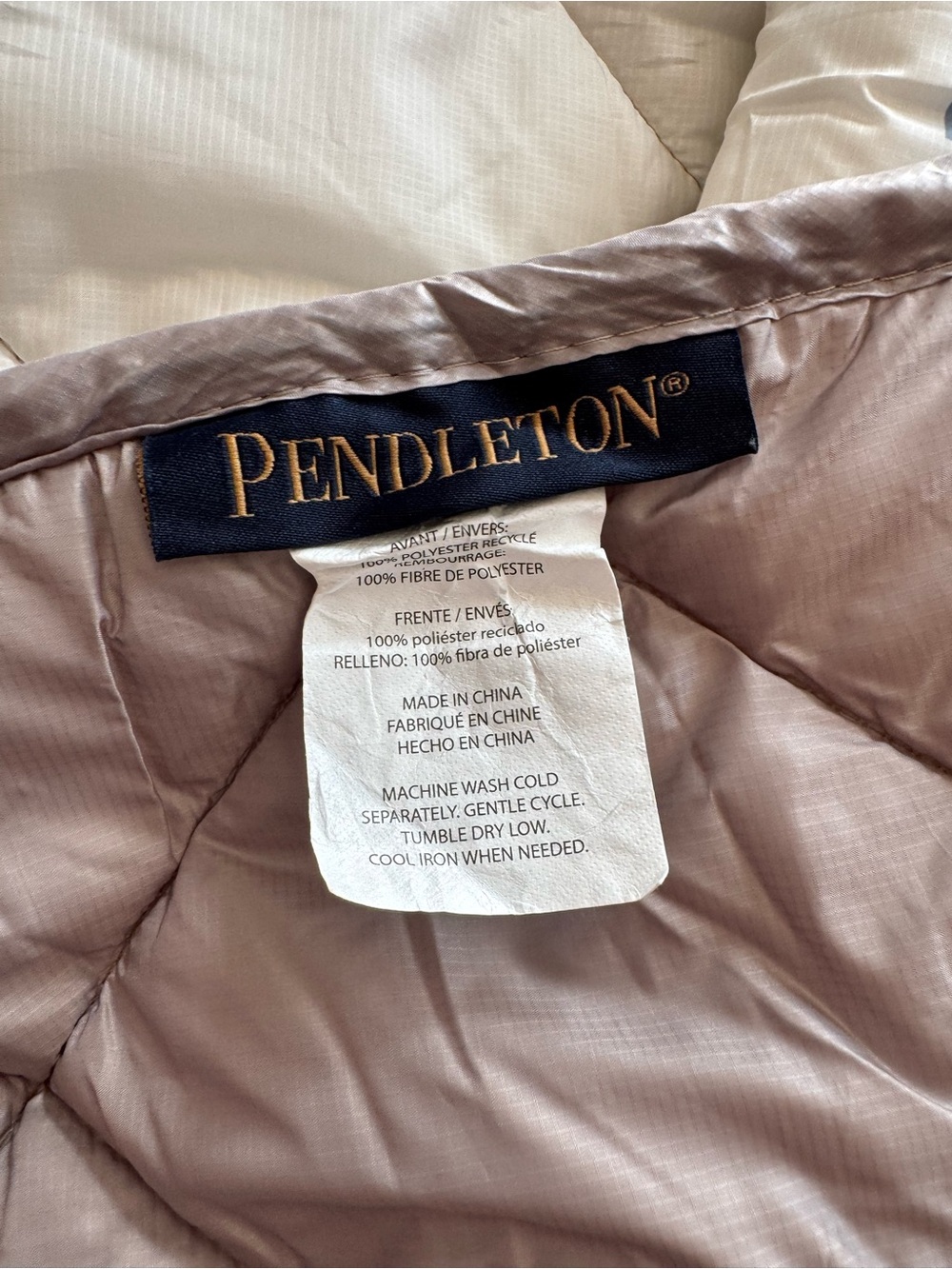 Pendleton Packable Throw Quilt White Sands Aztec Neutral Pattern 50 x 70 W/ Bag - Picture 8 of 8